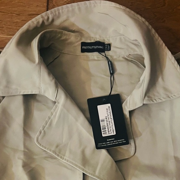 PrettyLittleThing Beige Belted Trench Coat | NWT | Size L - Picture 4 of 6